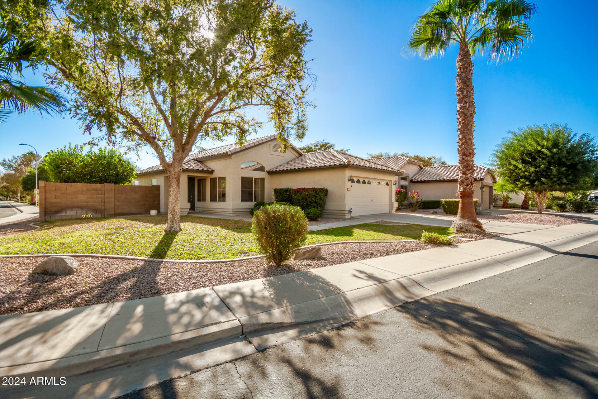 Property Photo:  401 W Calle Monte Vista  AZ 85284 