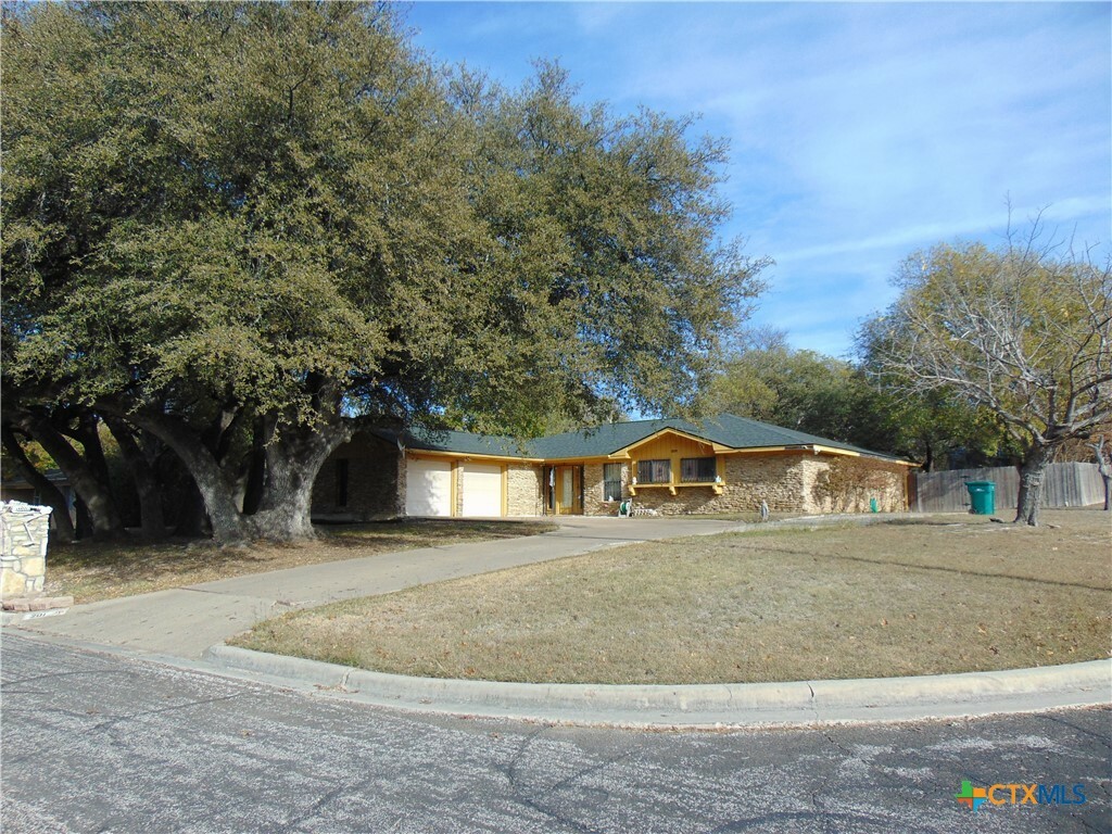 Property Photo:  201 Spanish Oaks Drive  TX 76548 