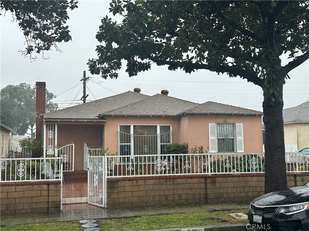 Property Photo: 311 S Pickering Way CA 90640