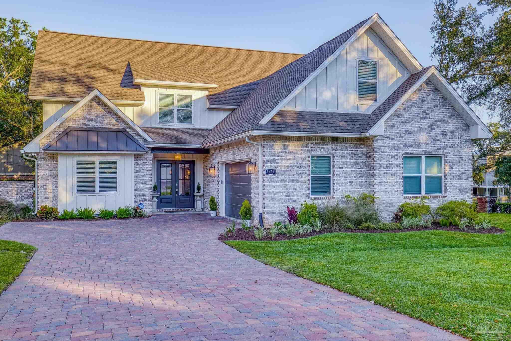 Property Photo: 1404 E Shores Blvd FL 32563