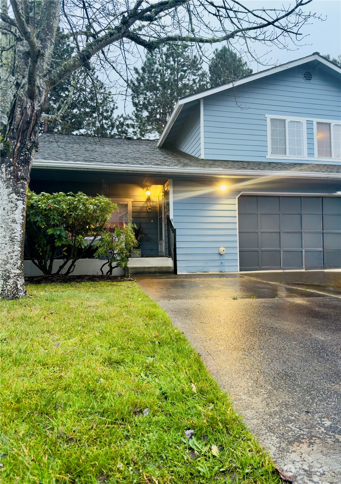 Property Photo:  821 S Laventure C  WA 98273 