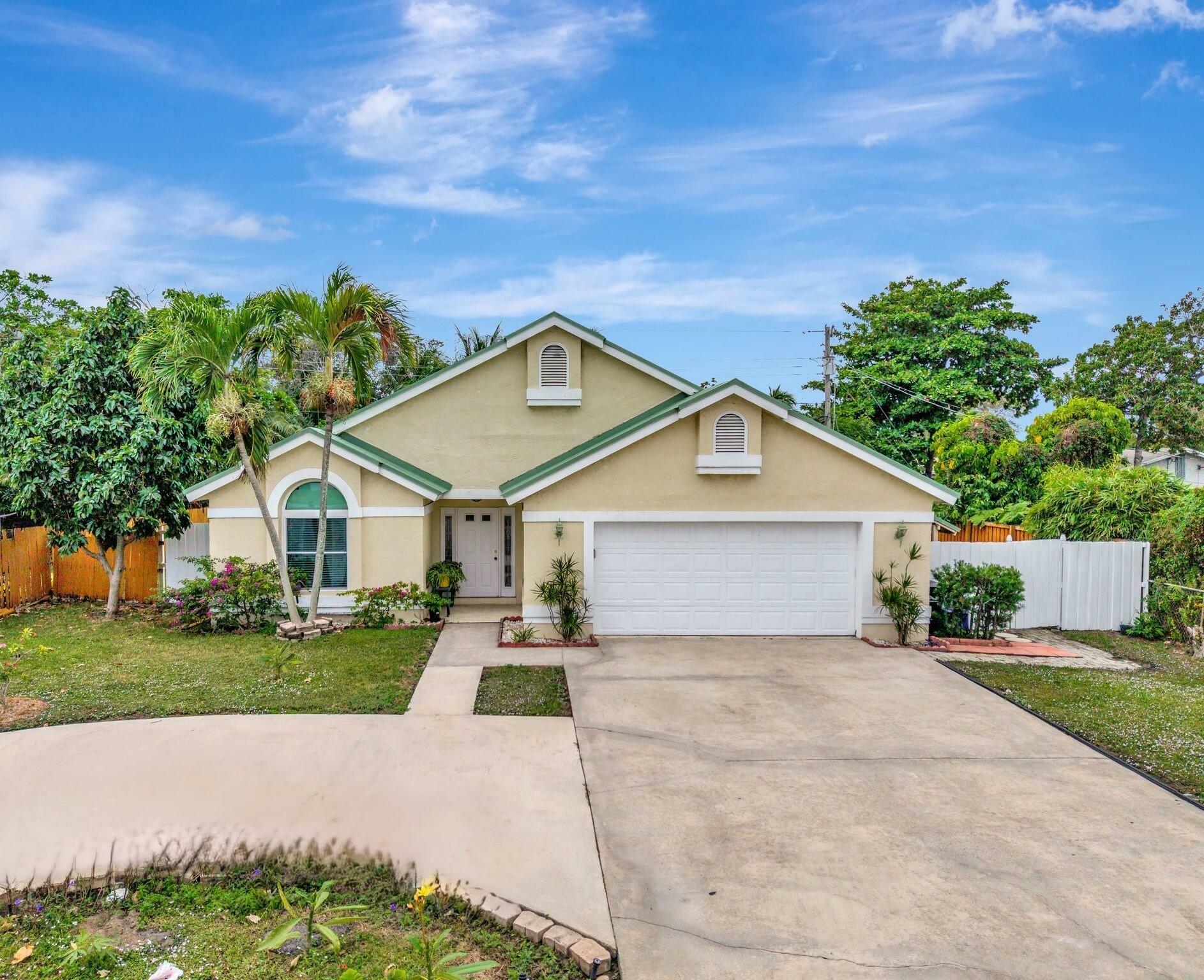 Property Photo:  634 Lindell Boulevard  FL 33444 