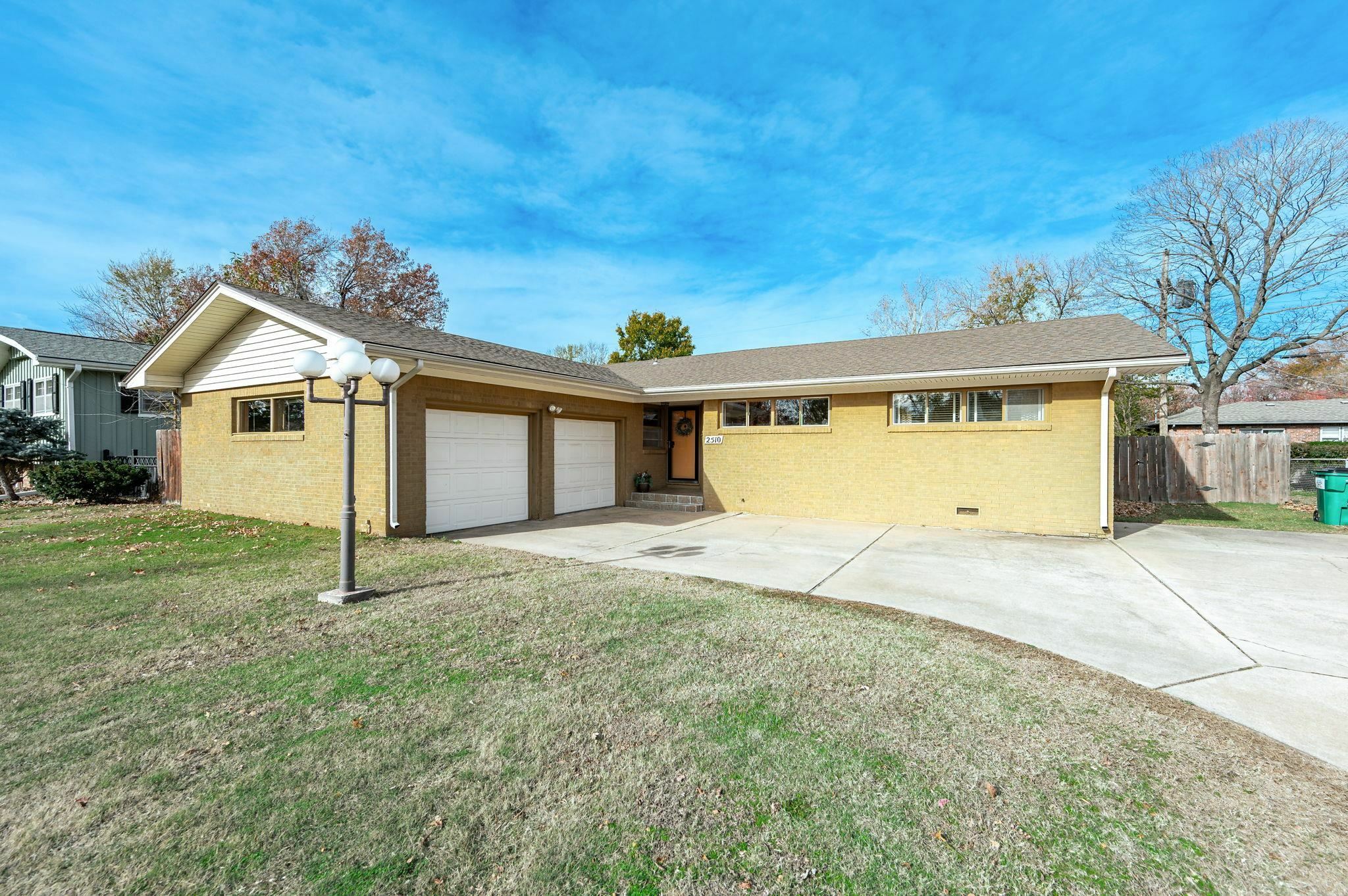 Property Photo:  2510 W Wilson Dr  KS 67204 