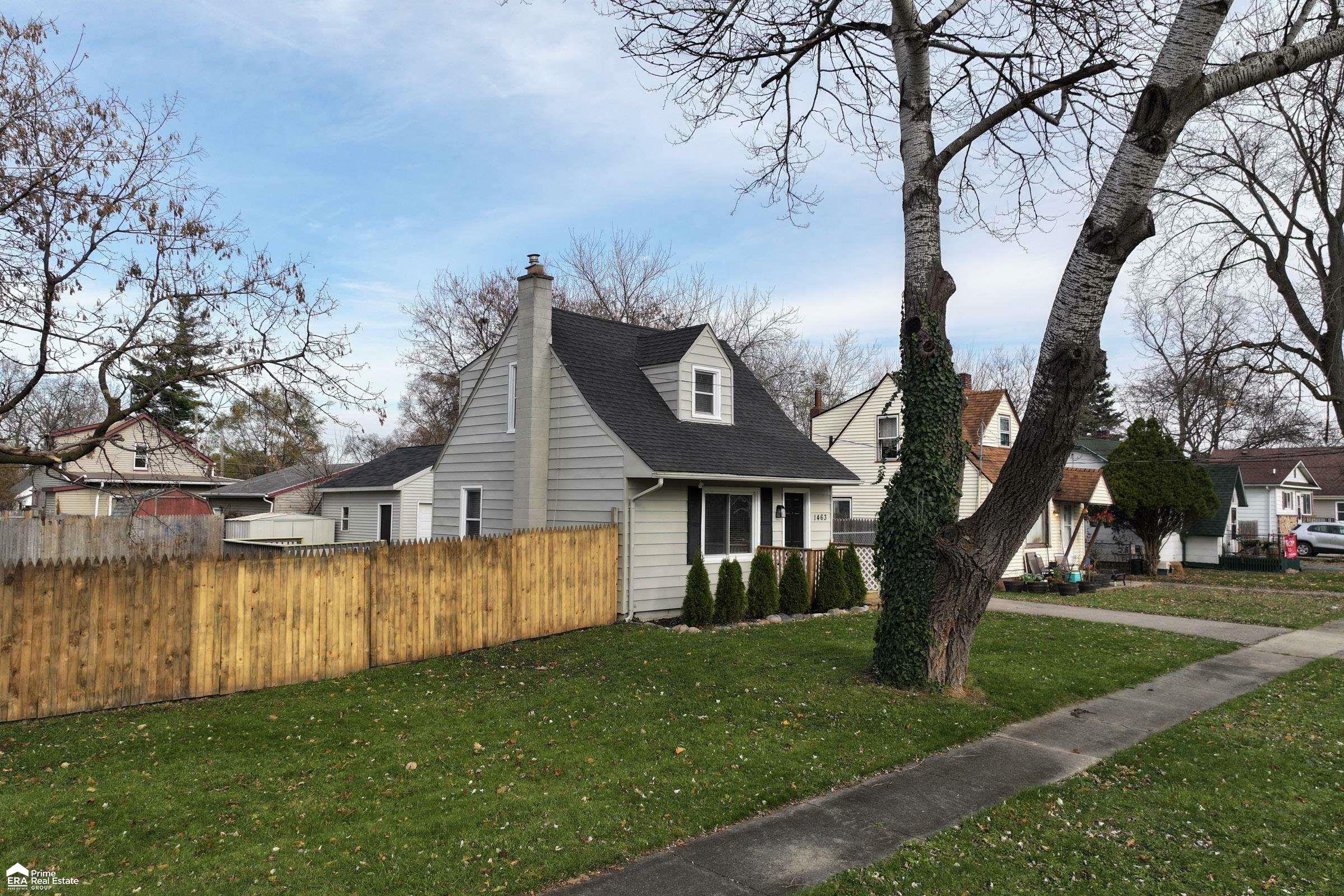 Property Photo:  1463 James Street  MI 48529 