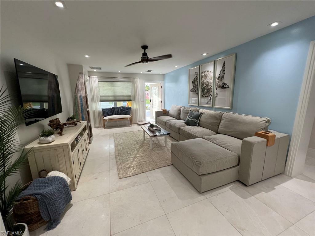 Property Photo: 648 100th Ave N FL 34108