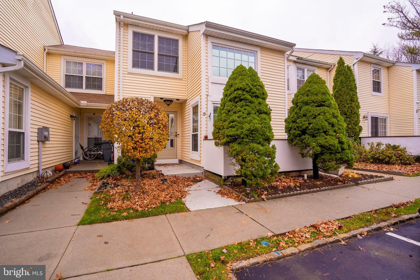 Property Photo:  19 Borelle Square  NJ 08859 