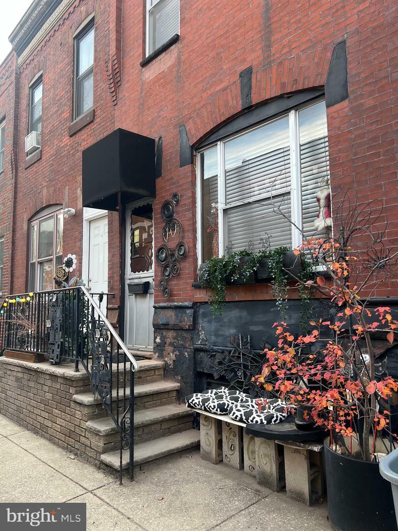 Property Photo:  2424 S Iseminger Street  PA 19148 