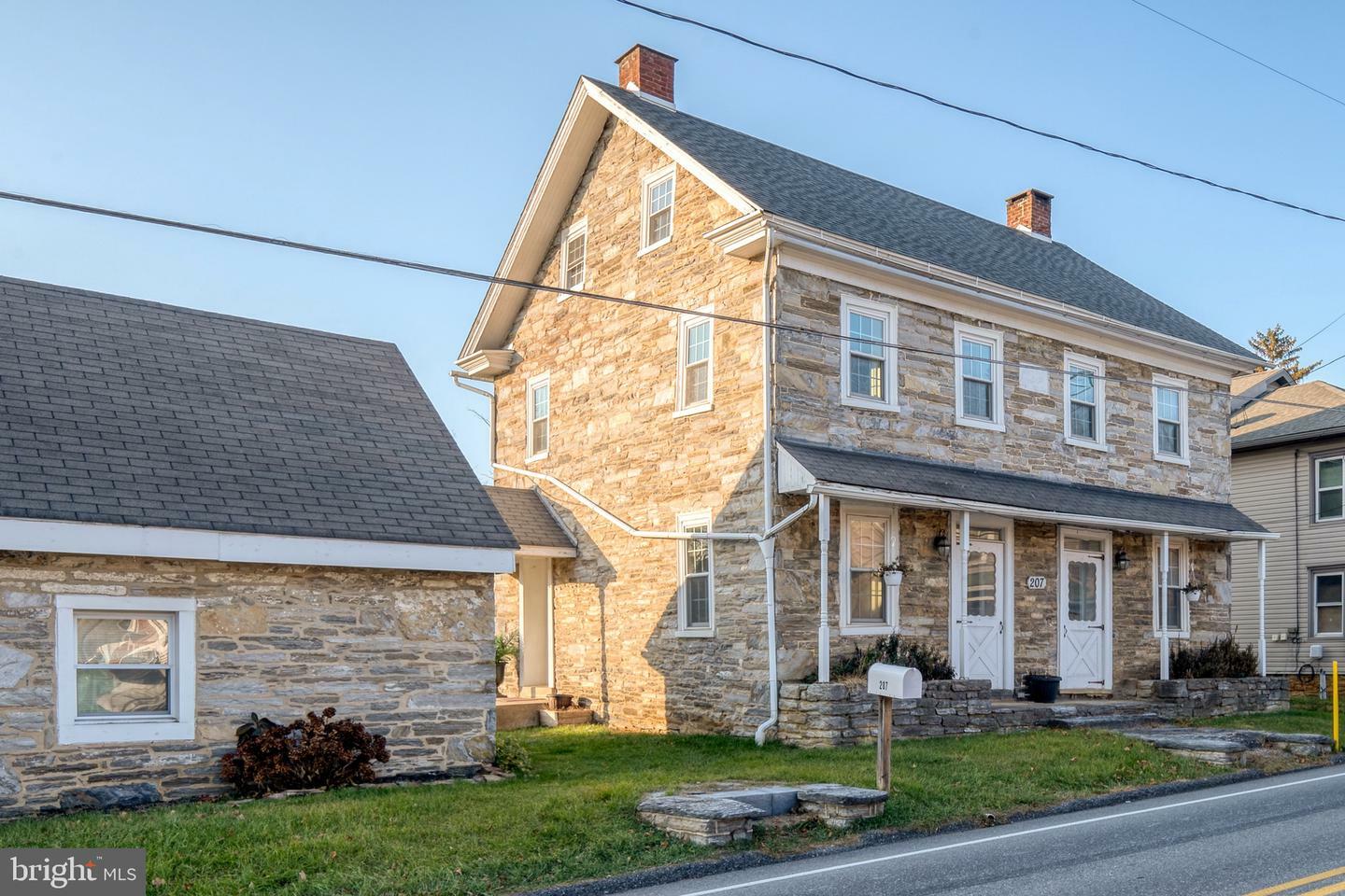 Property Photo:  207 S Carpenter Street  PA 17073 