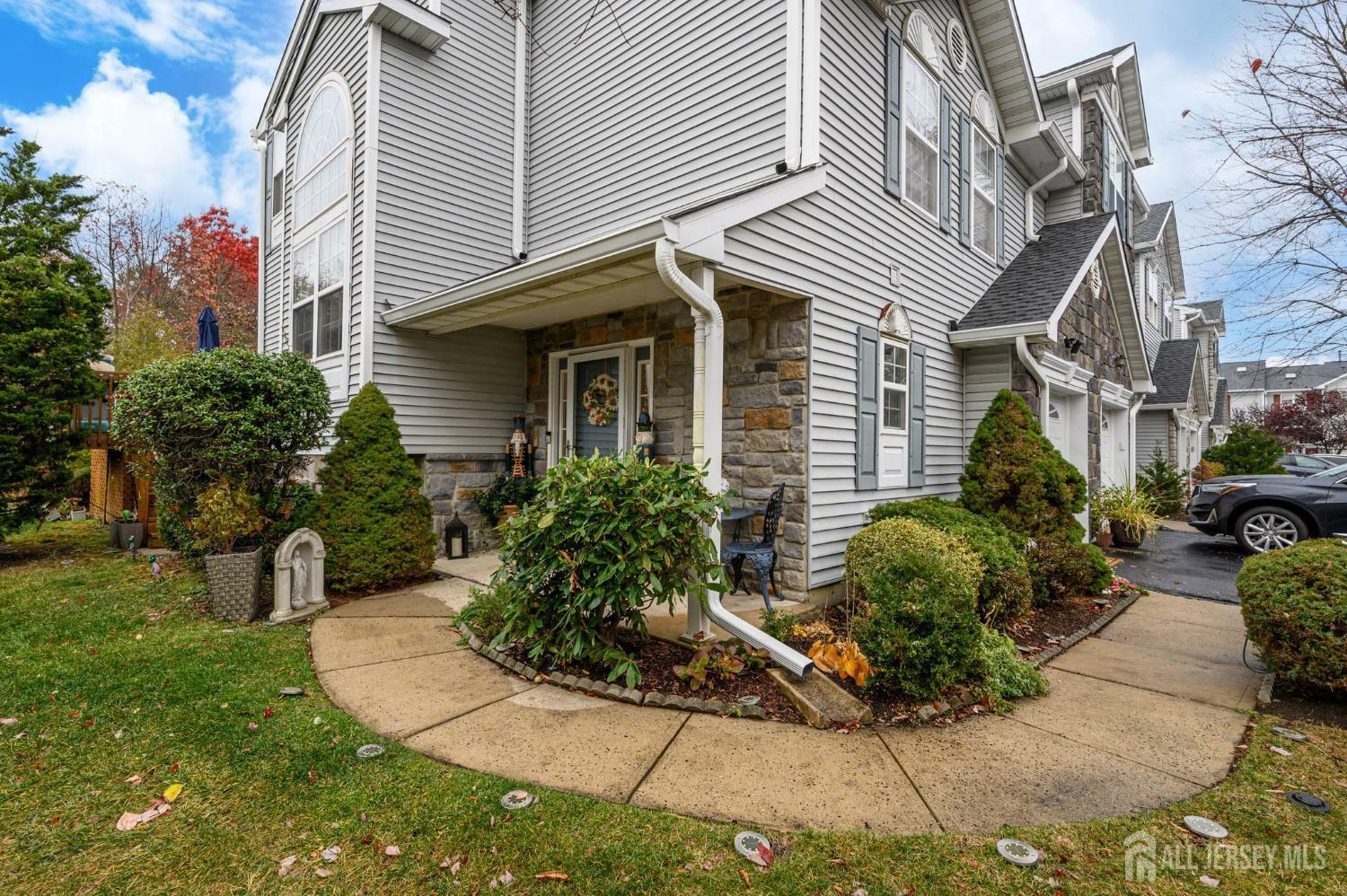 Property Photo:  29 Chimney Court  NJ 08879 