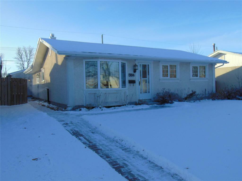 Photo de la propriété:  584 McMeans Avenue East  MB R2C 0X7 