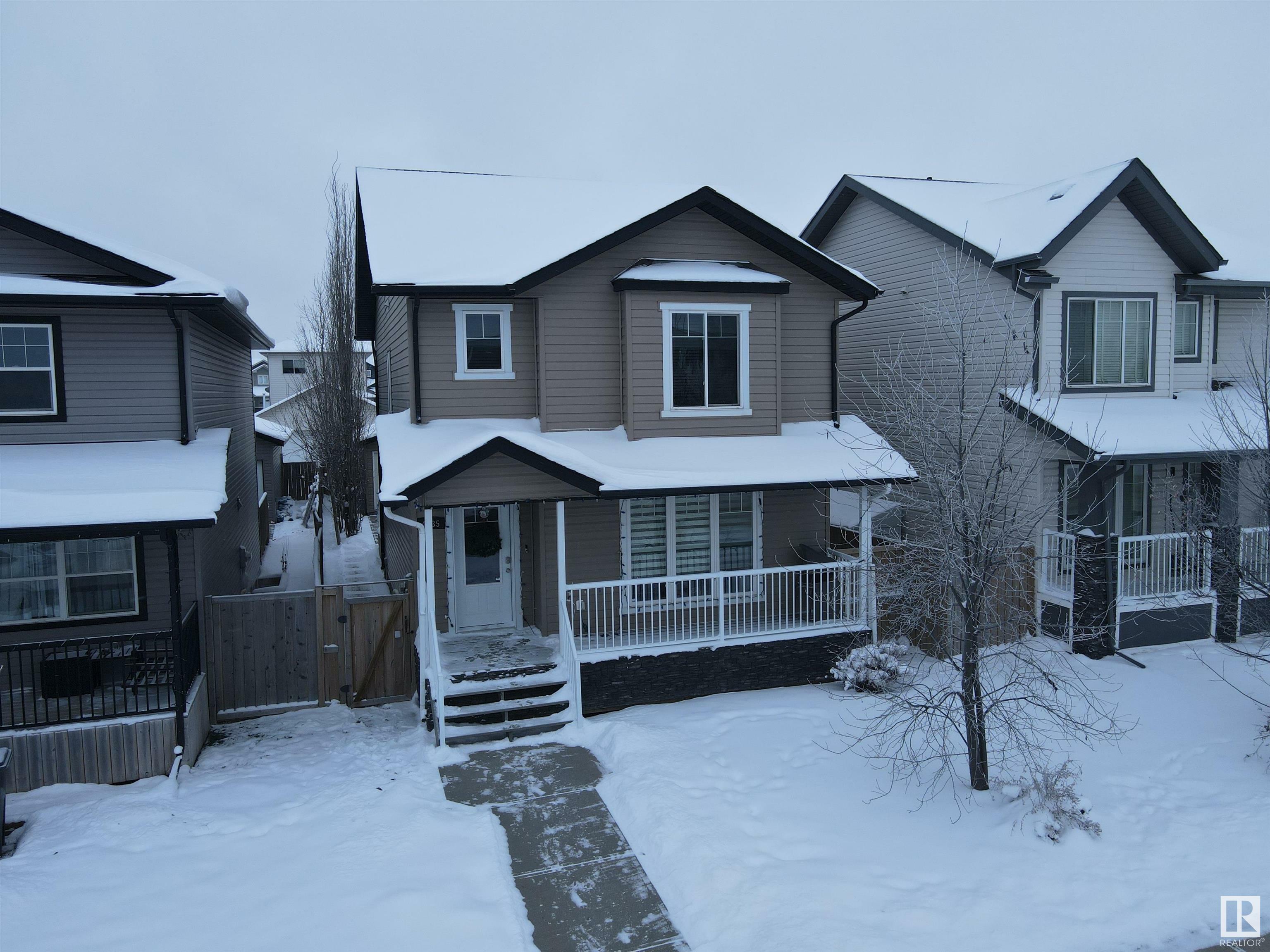 Photo de la propriété:  4135 43 Avenue  AB T7A 0B4 