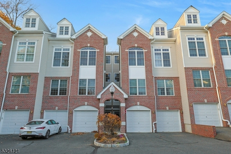 Property Photo:  5 Ashley Ct  NJ 07506 