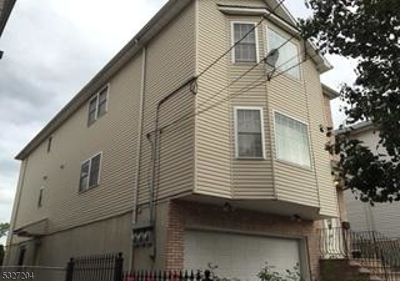 Property Photo:  115 Fabyan Pl  NJ 07112 