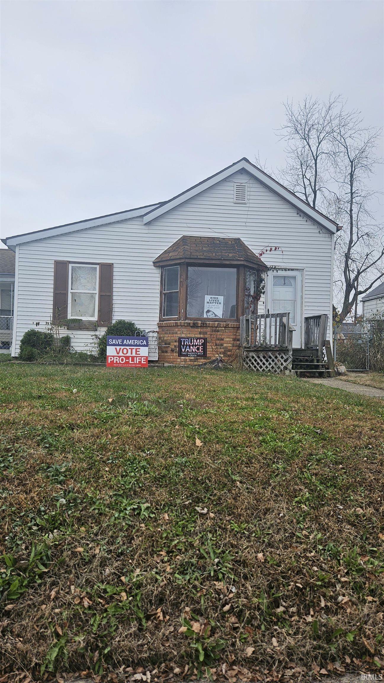 Property Photo:  1034 N Fourth Avenue  IN 47710 