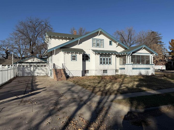 Property Photo:  1102 W 4th St  NE 69101 