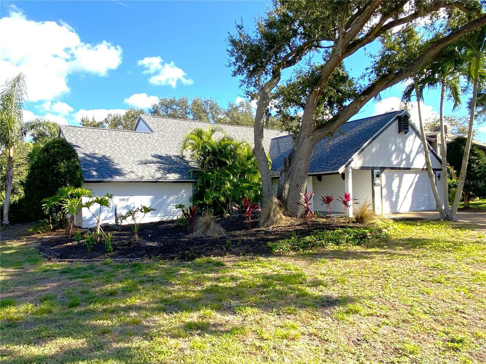 Property Photo:  5373 Dominica Circle  FL 34233 