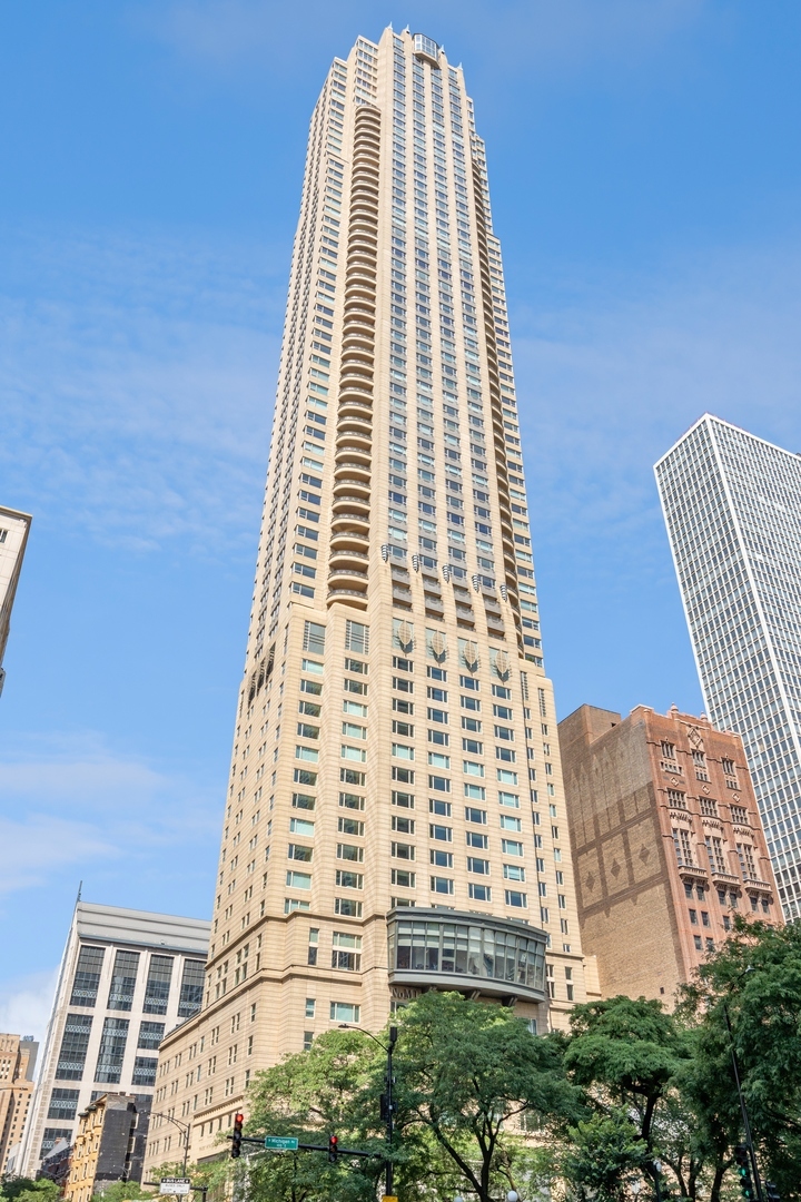 Property Photo: 800 N Michigan Avenue 4303 IL 60611