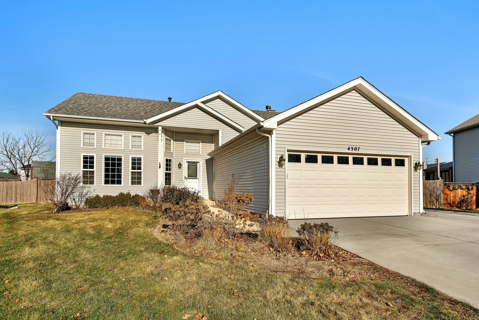 Property Photo:  4307 Thornwood Lane  IL 60586 