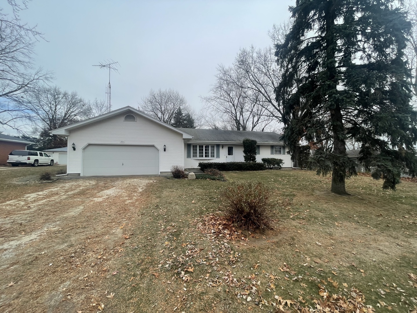 Property Photo:  1611 Quail Drive  IL 60964 