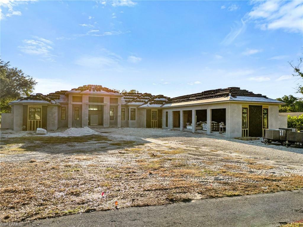 Property Photo: 208 Hickory Rd FL 34108