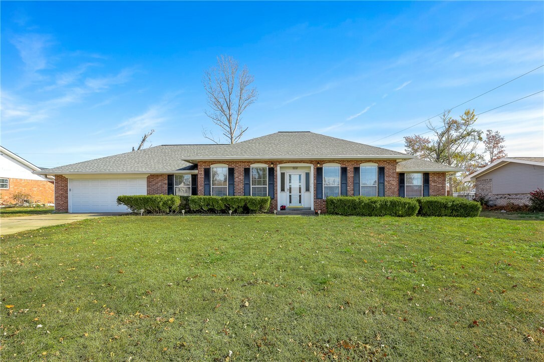 Property Photo:  921 S 20th Street  AR 72758 