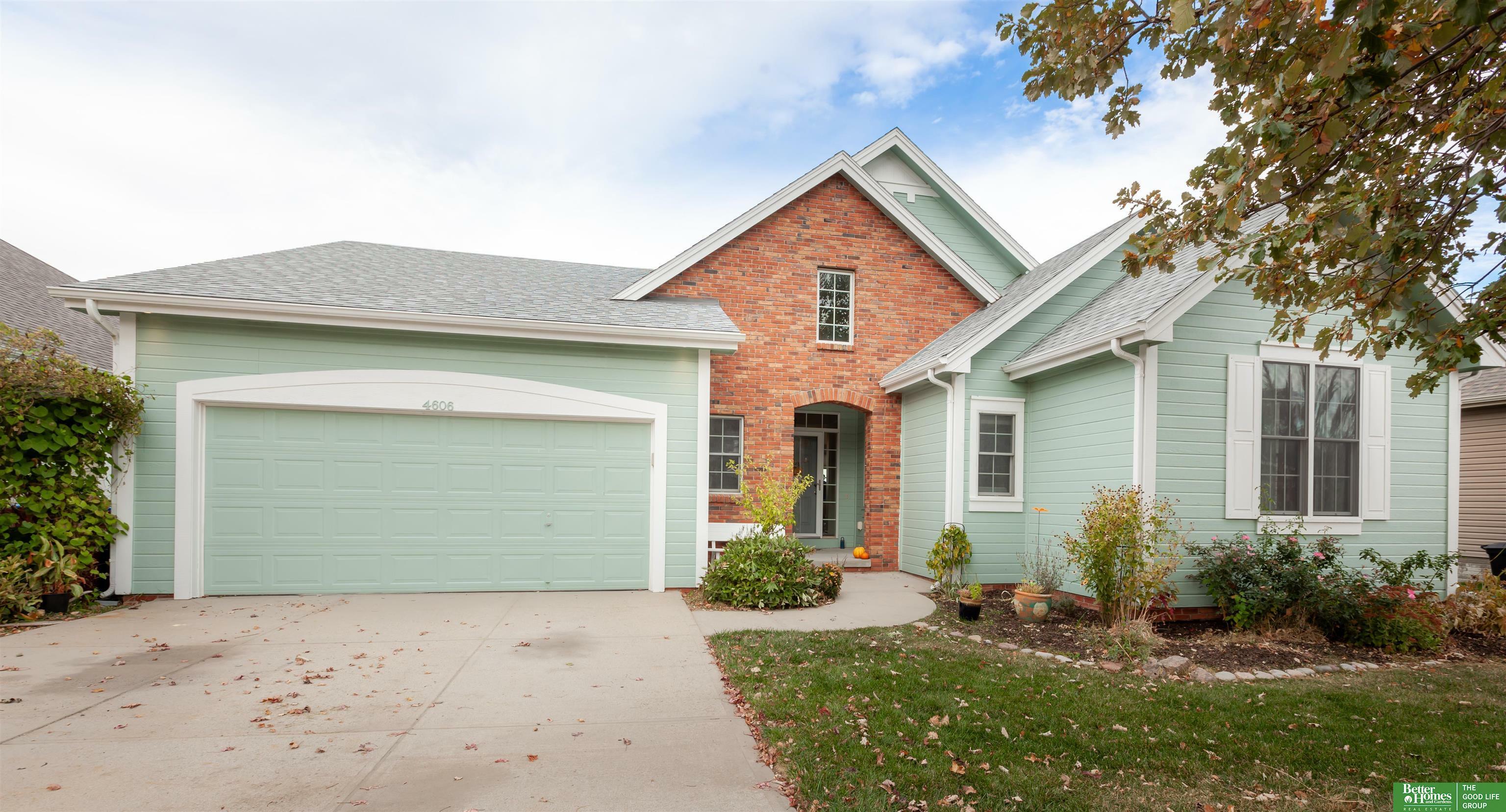 Property Photo: 4606 Edgerton Drive NE 68133