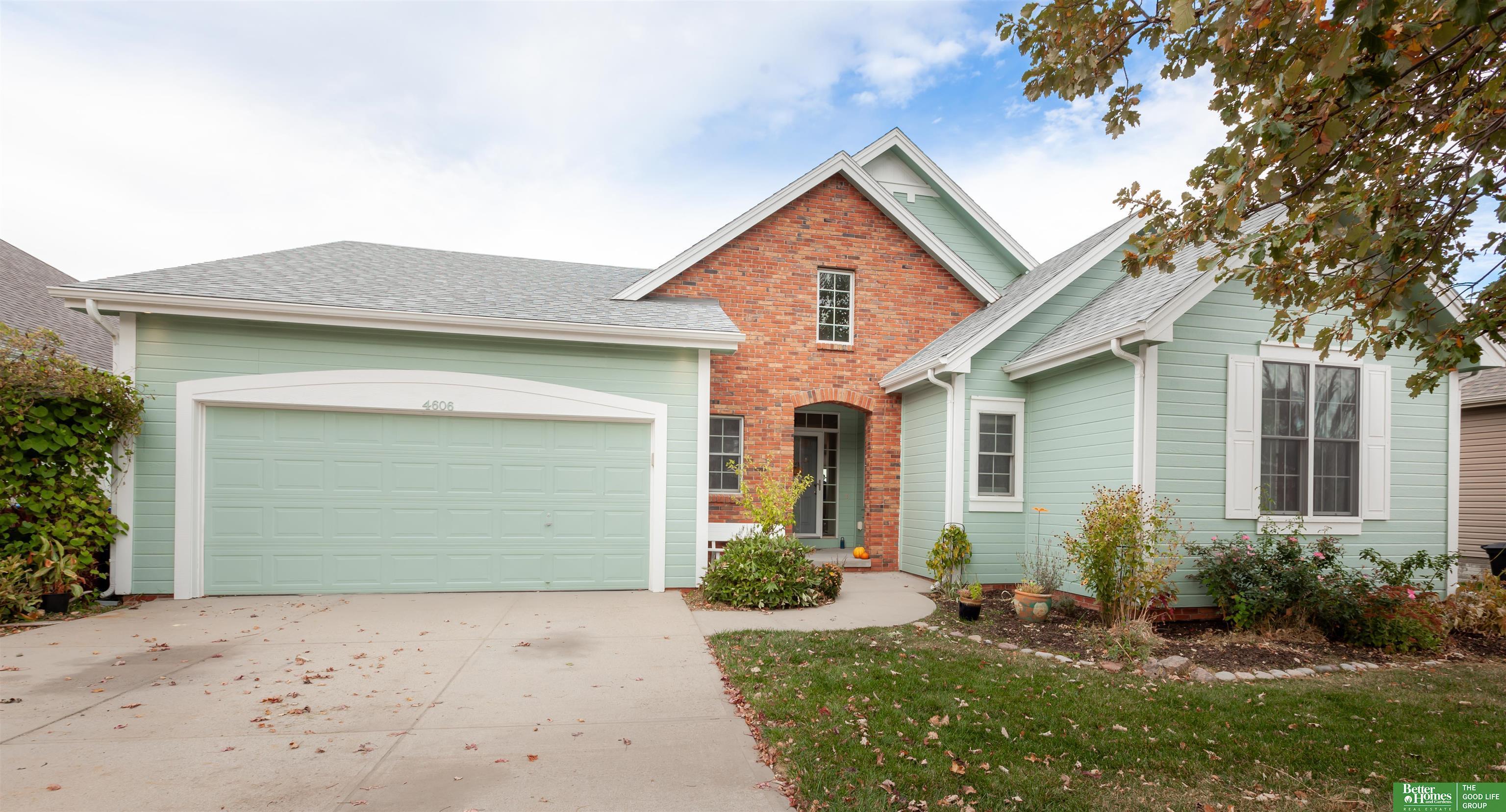 Property Photo: 4606 Edgerton Drive NE 68133