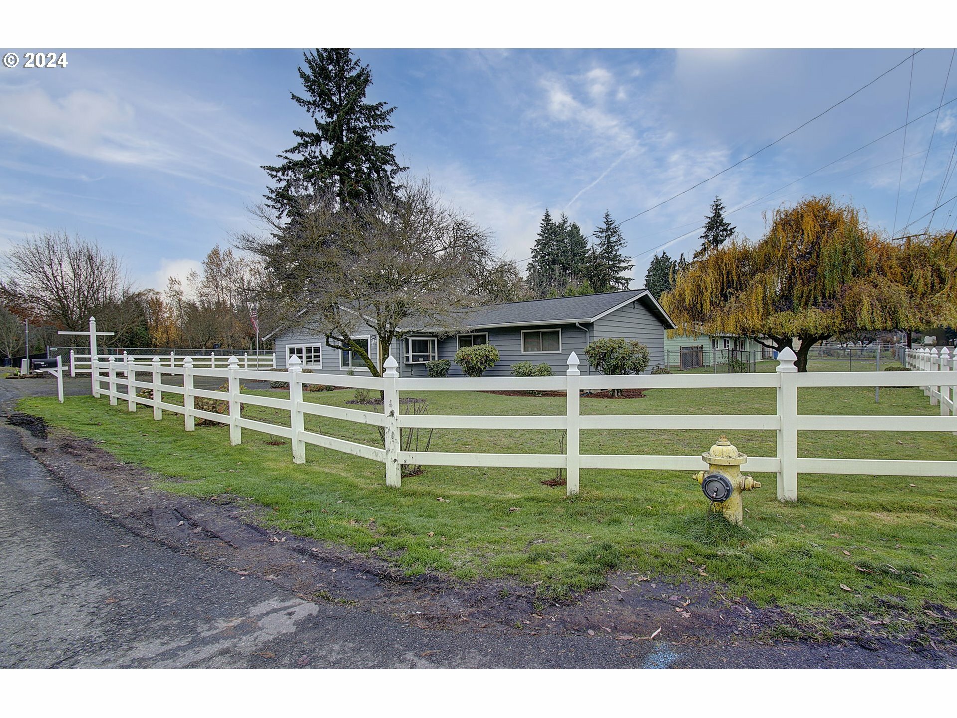 Property Photo:  4007 NE 54th Ave  WA 98661 