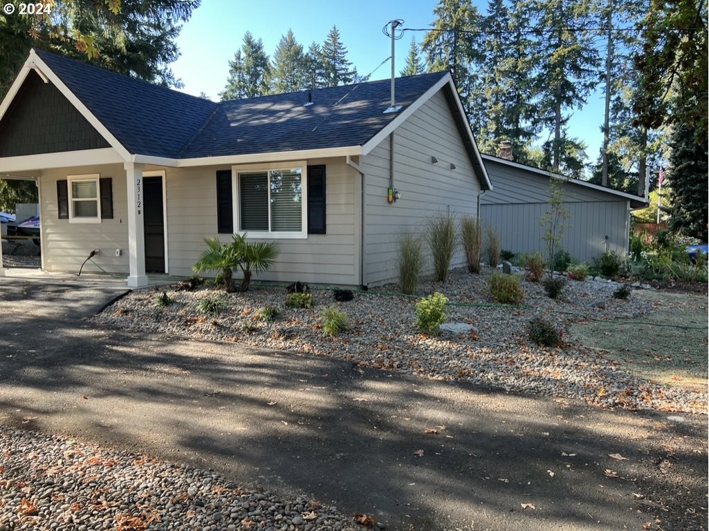 Property Photo:  2310 SE Risley  OR 97267 