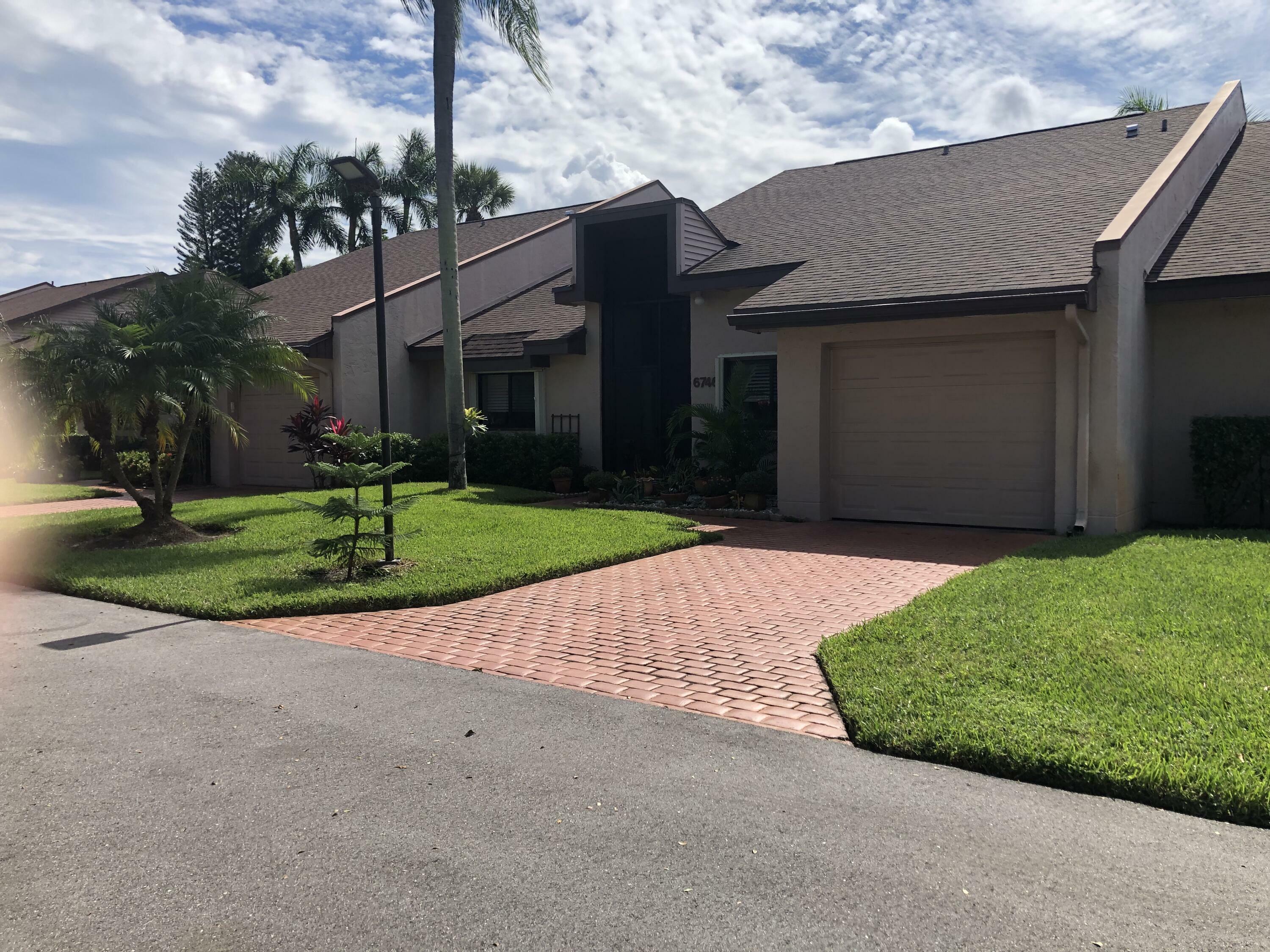 Property Photo:  6746 Versailles Court  FL 33467 