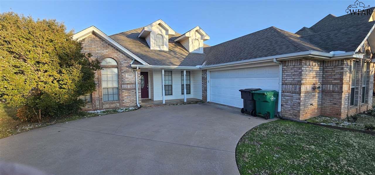 Property Photo: 2961 S Shepherds Glen TX 76308