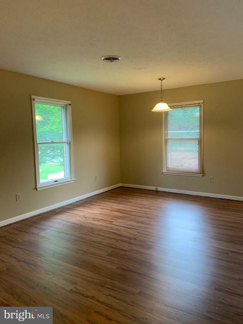 Property Photo:  907 Royal Avenue N B  VA 22630 