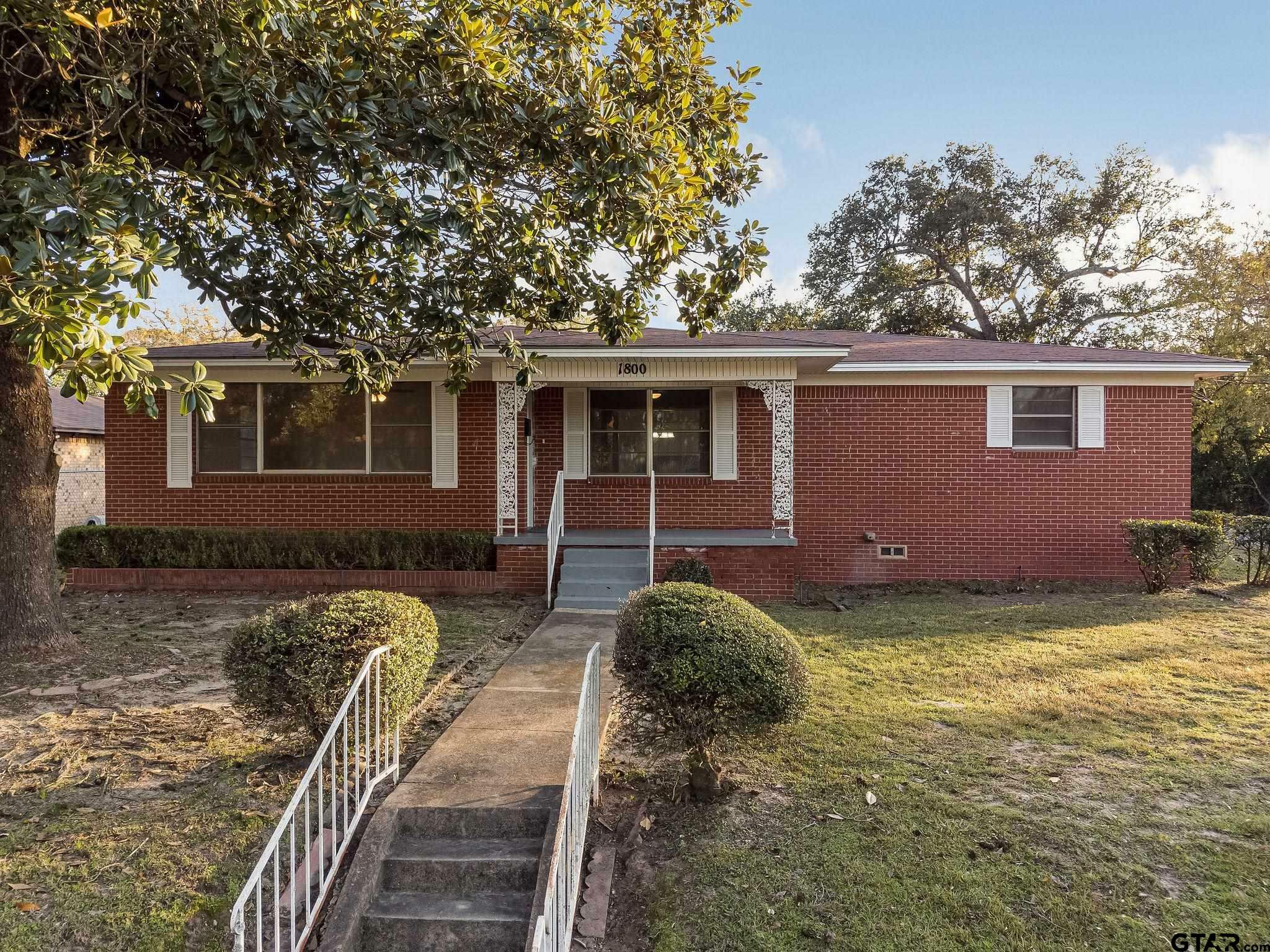 Property Photo: 1800 W Mims TX 75701