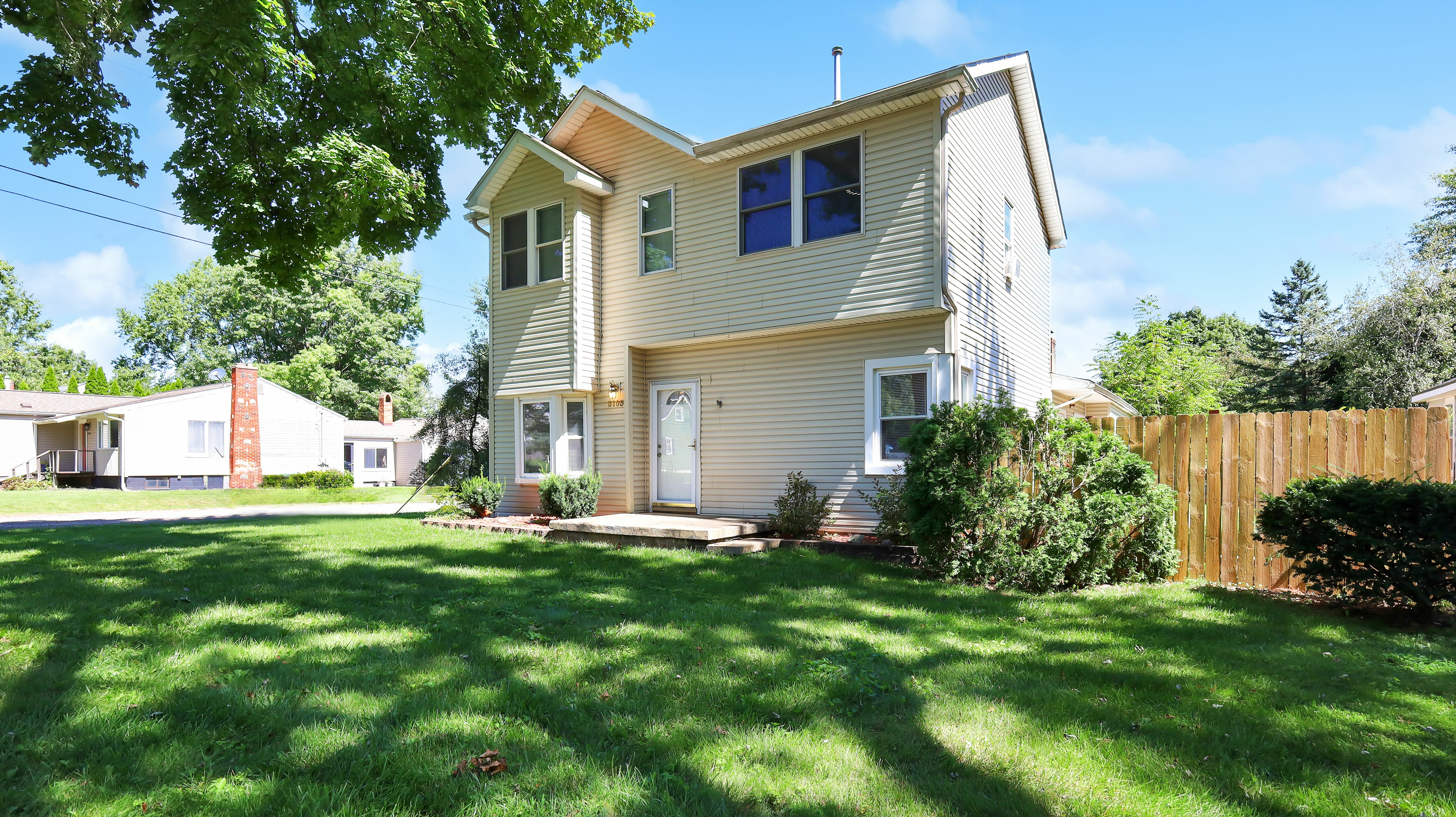 Property Photo:  3105 Saint Clair Drive  MI 48309 3938 