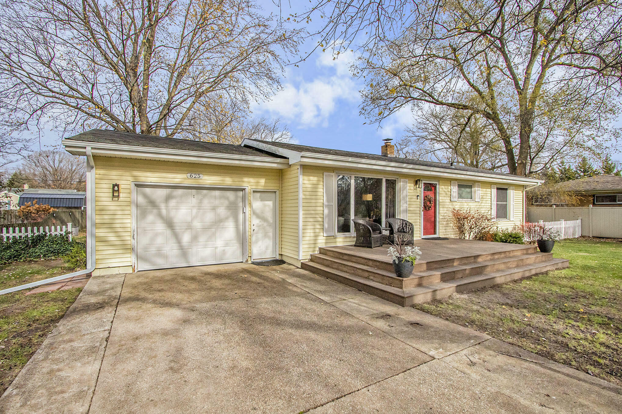 Property Photo:  625 Ansley Drive  MI 49085 