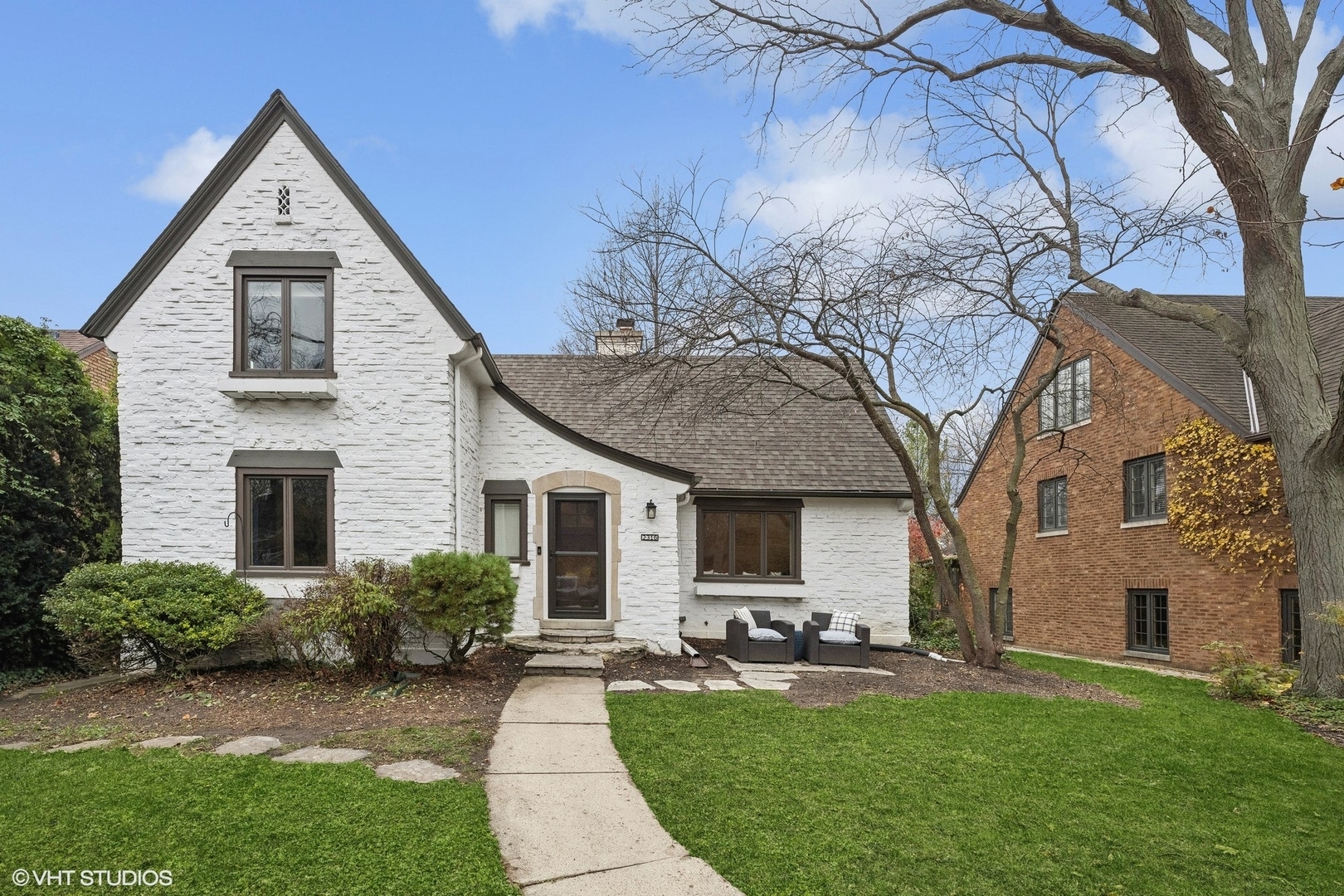 Property Photo:  2316 Lawndale Avenue  IL 60201 