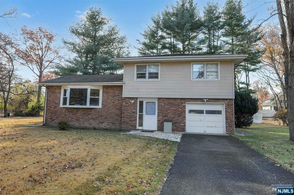 Property Photo:  9 Edgewood Drive  NJ 07676 