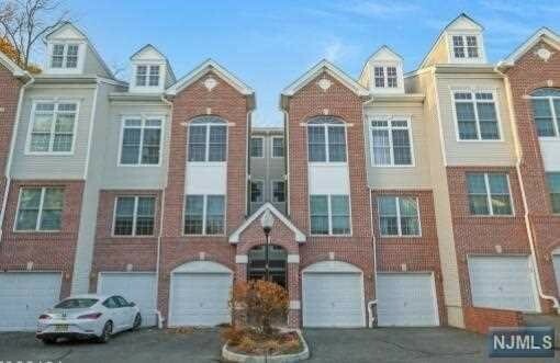 Property Photo:  5 Ashley Court  NJ 07506 