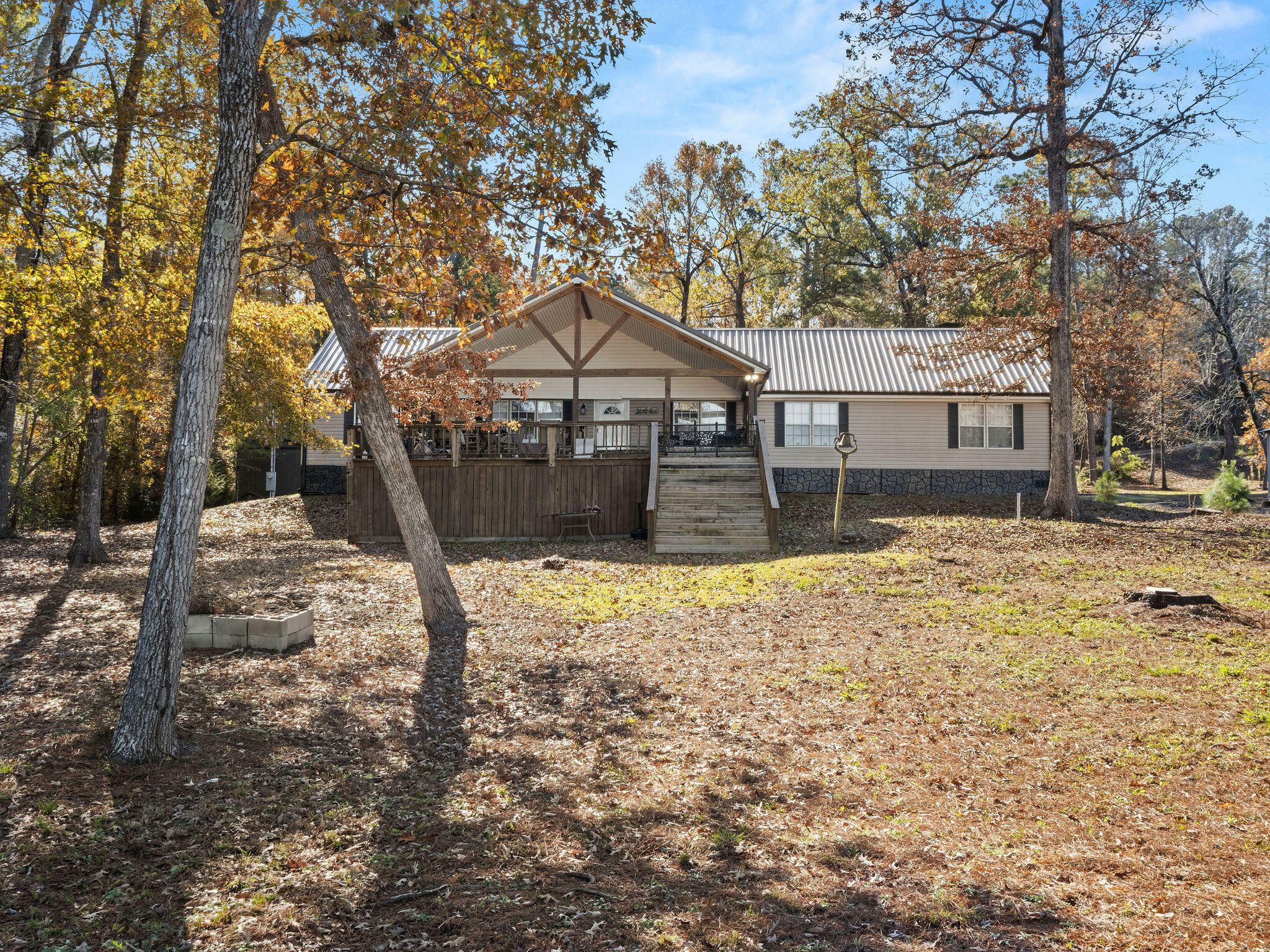 Property Photo:  378 Woodland Dr  LA 71449 