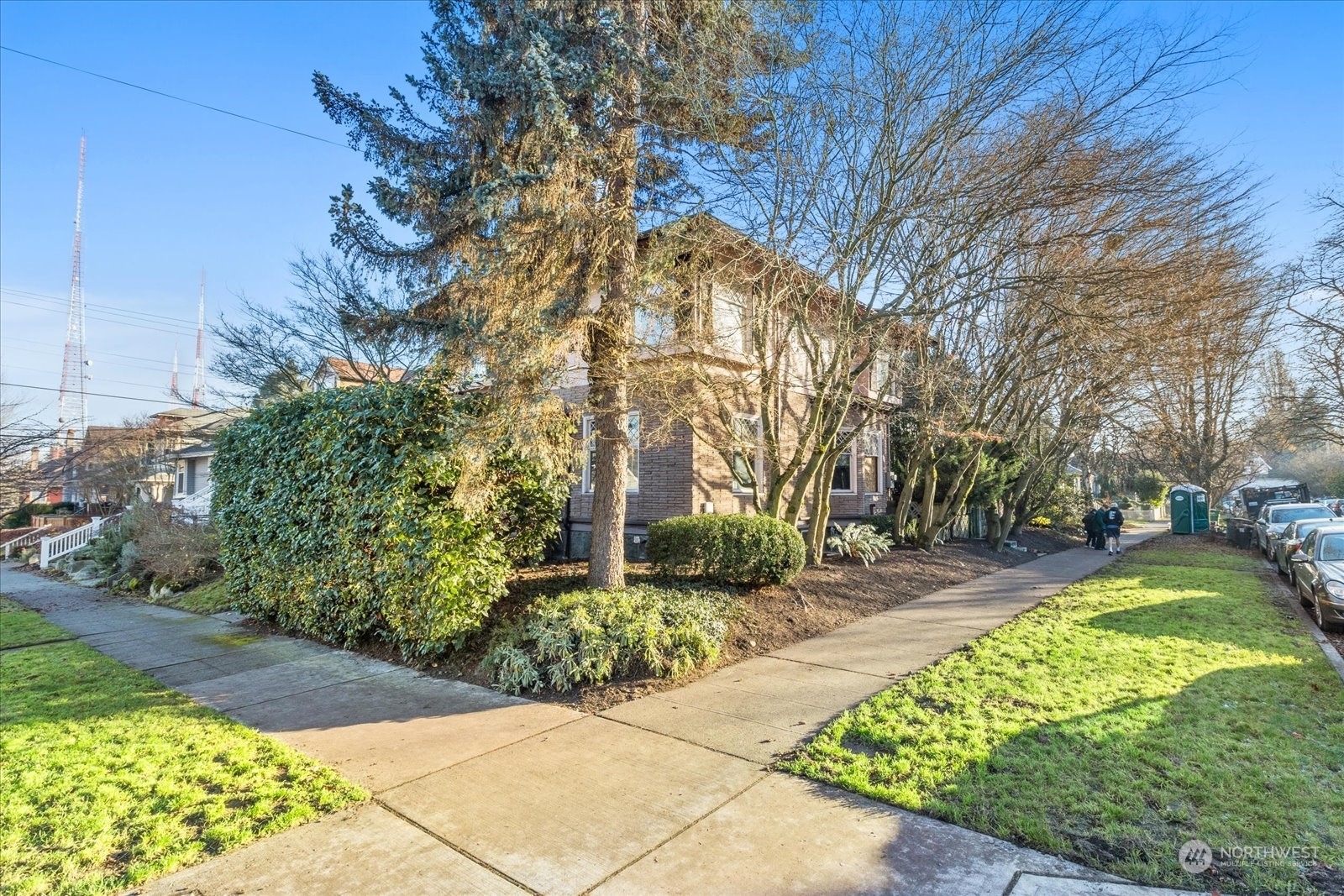 Property Photo: 323 W Garfield Street WA 98119