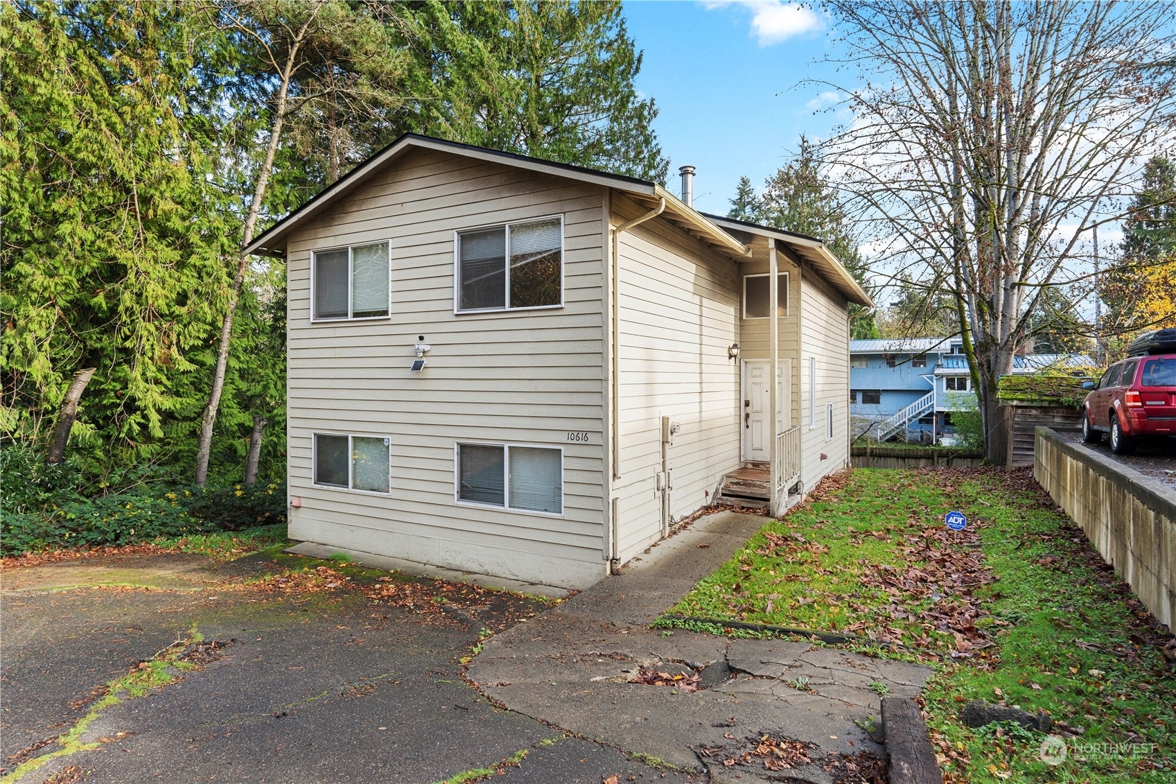 Property Photo:  10616  Roosevelt Way NE  WA 98125 