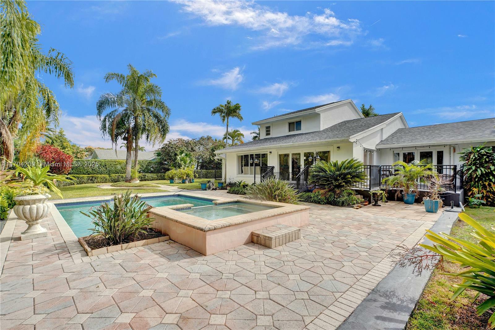 8221 SW 185th Ter  Cutler Bay FL 33157 photo