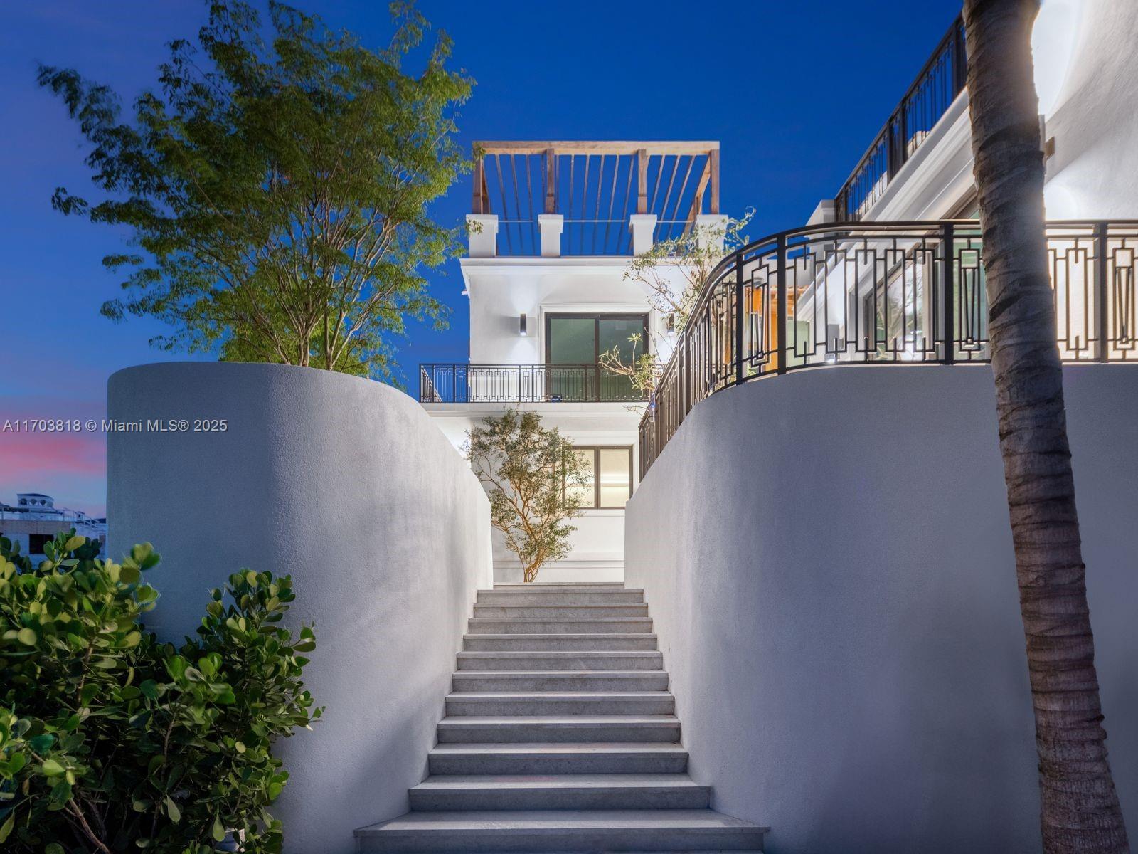 Property Photo: 1005 Links Dr FL 33109