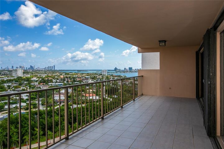 Property Photo:  1800 NE 114th St 1911  FL 33181 
