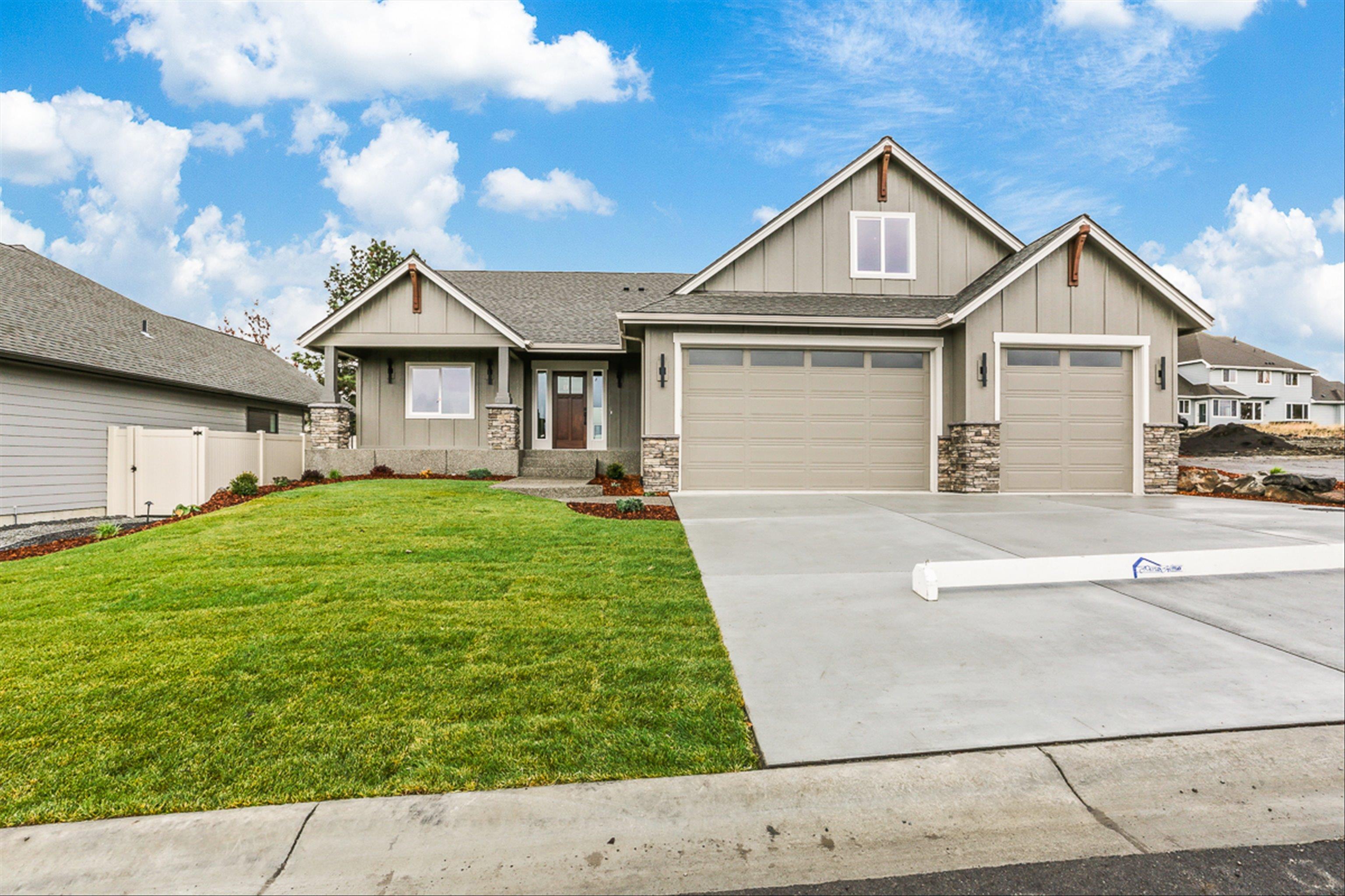 Property Photo: 16924 E 16th Ln WA 99037