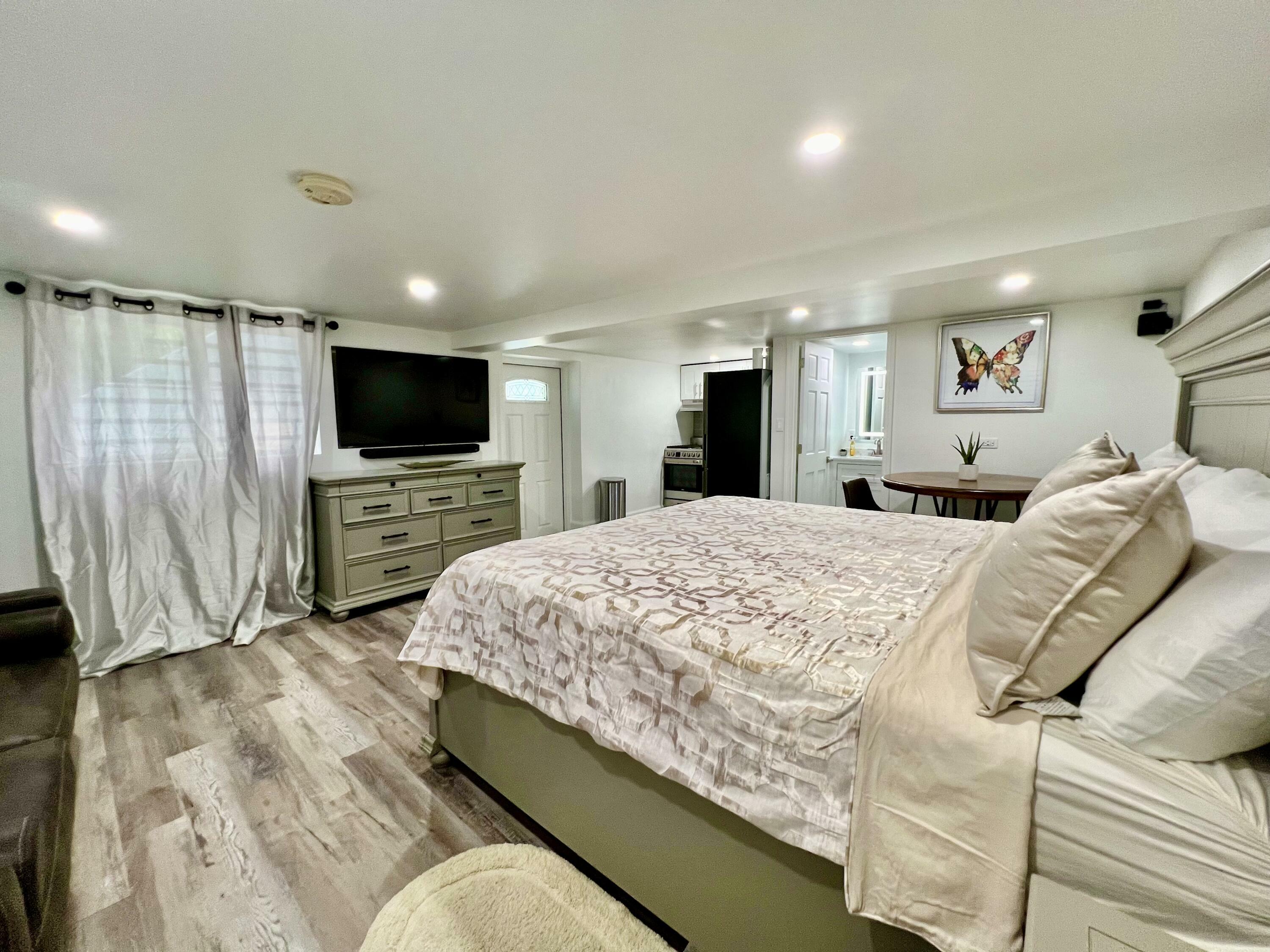 Property Photo: 31 Apt 5 King Street Ch VI 00820