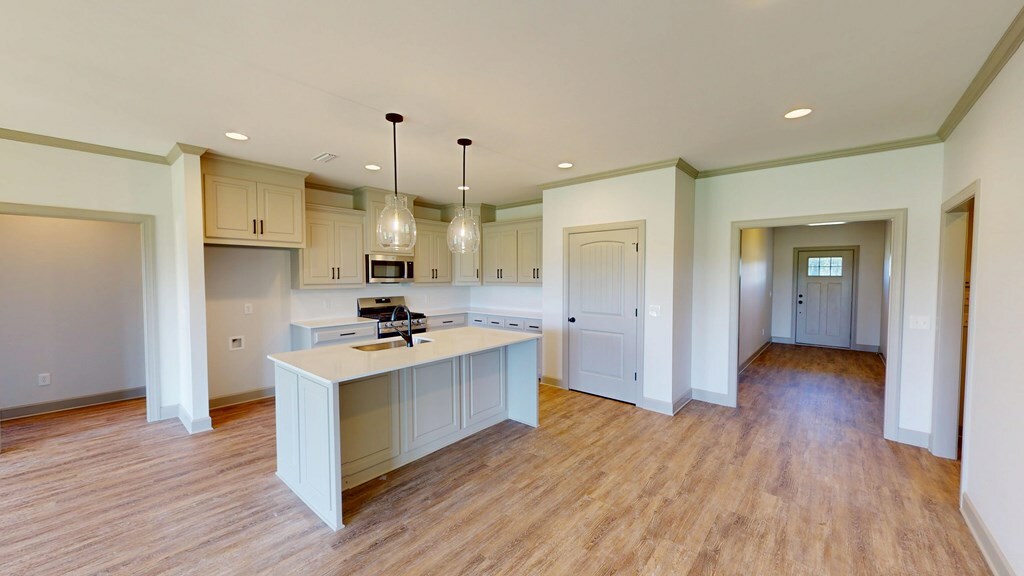 Property Photo: 204 Cambridge Dr AL 36345