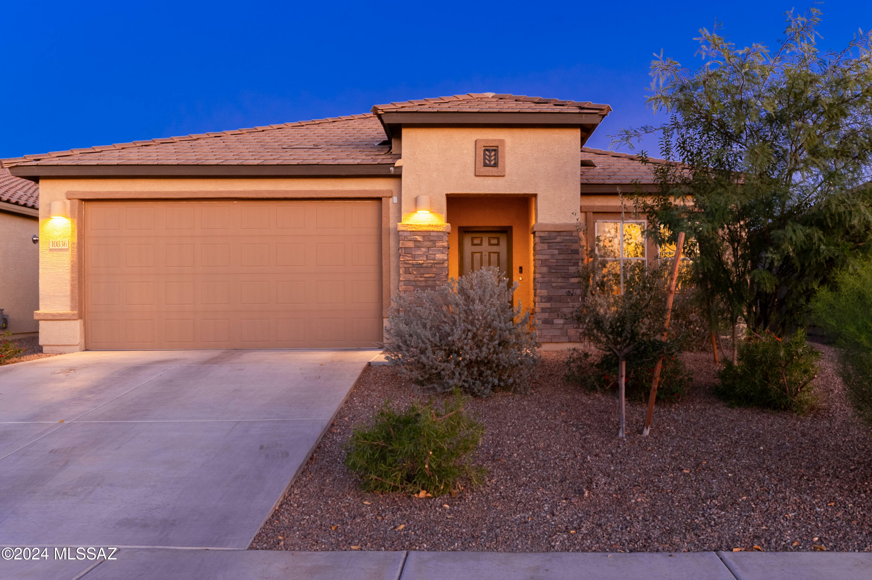 Property Photo:  10836 W Claxton Drive Drive  AZ 85653 