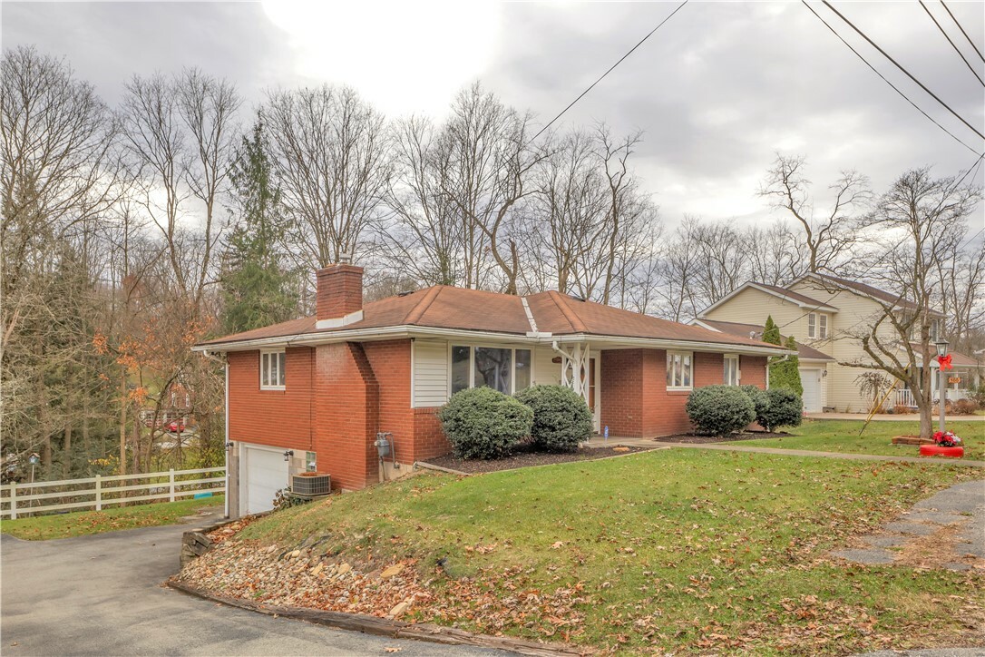 Property Photo:  485 Willow Ave  PA 15601 