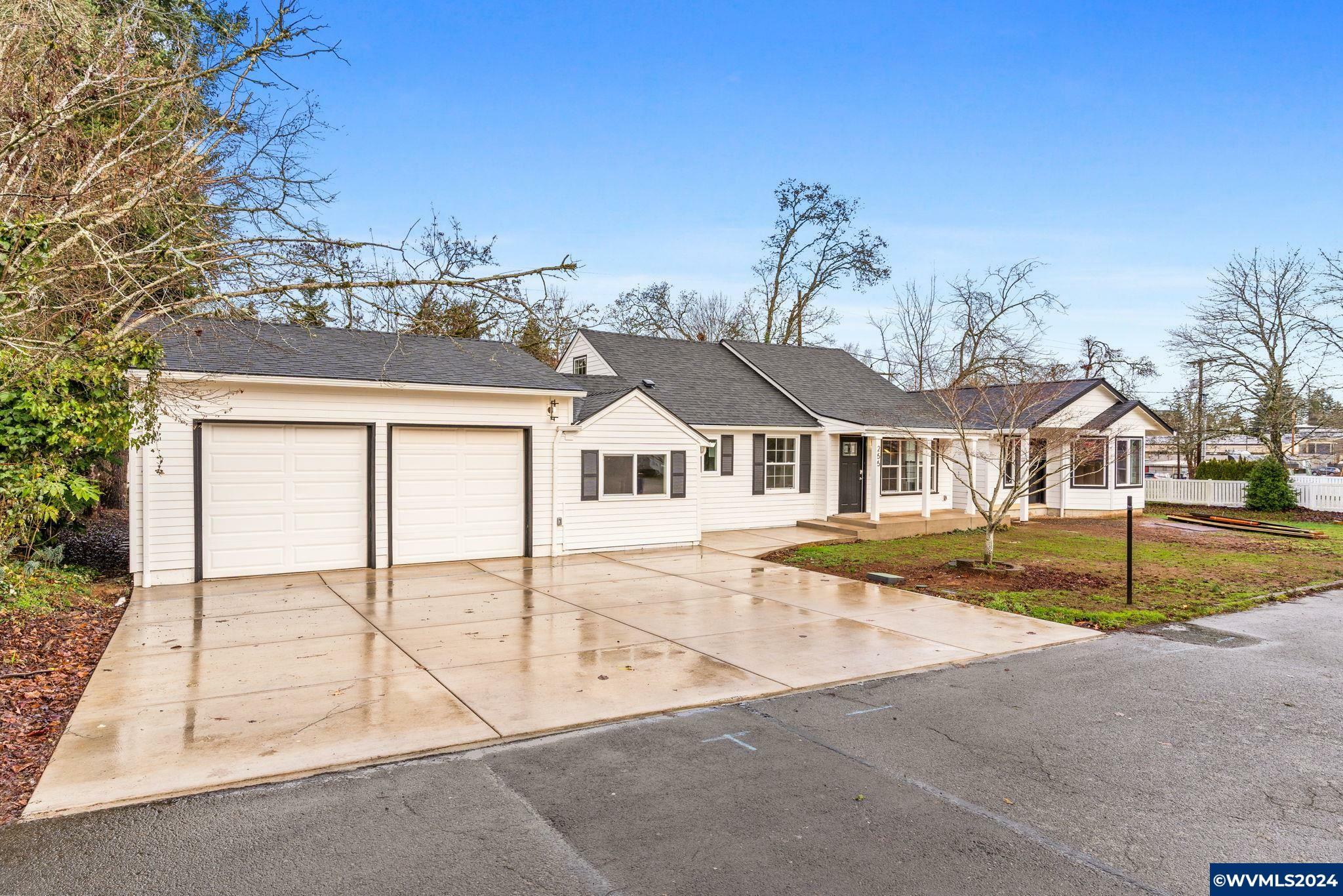 Property Photo: 255 Southview (& 255A) Pl S OR 97302